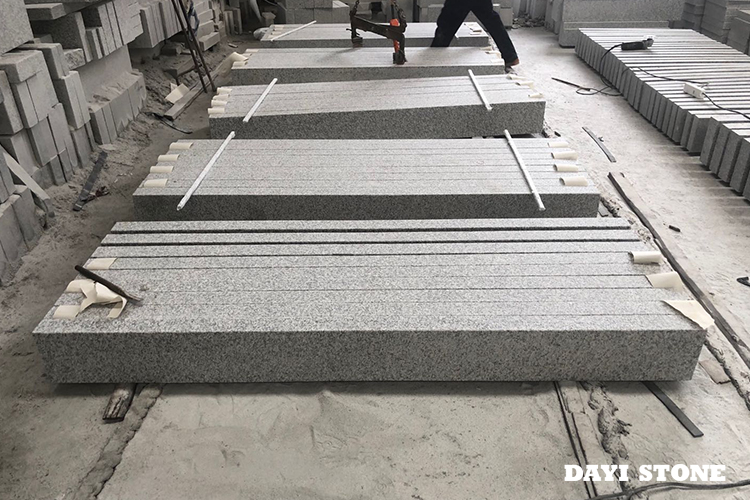 G603-ZP Light Grey Granite Stone Kerbs all sides Flamed 200x20x8cm - Dayi Stone